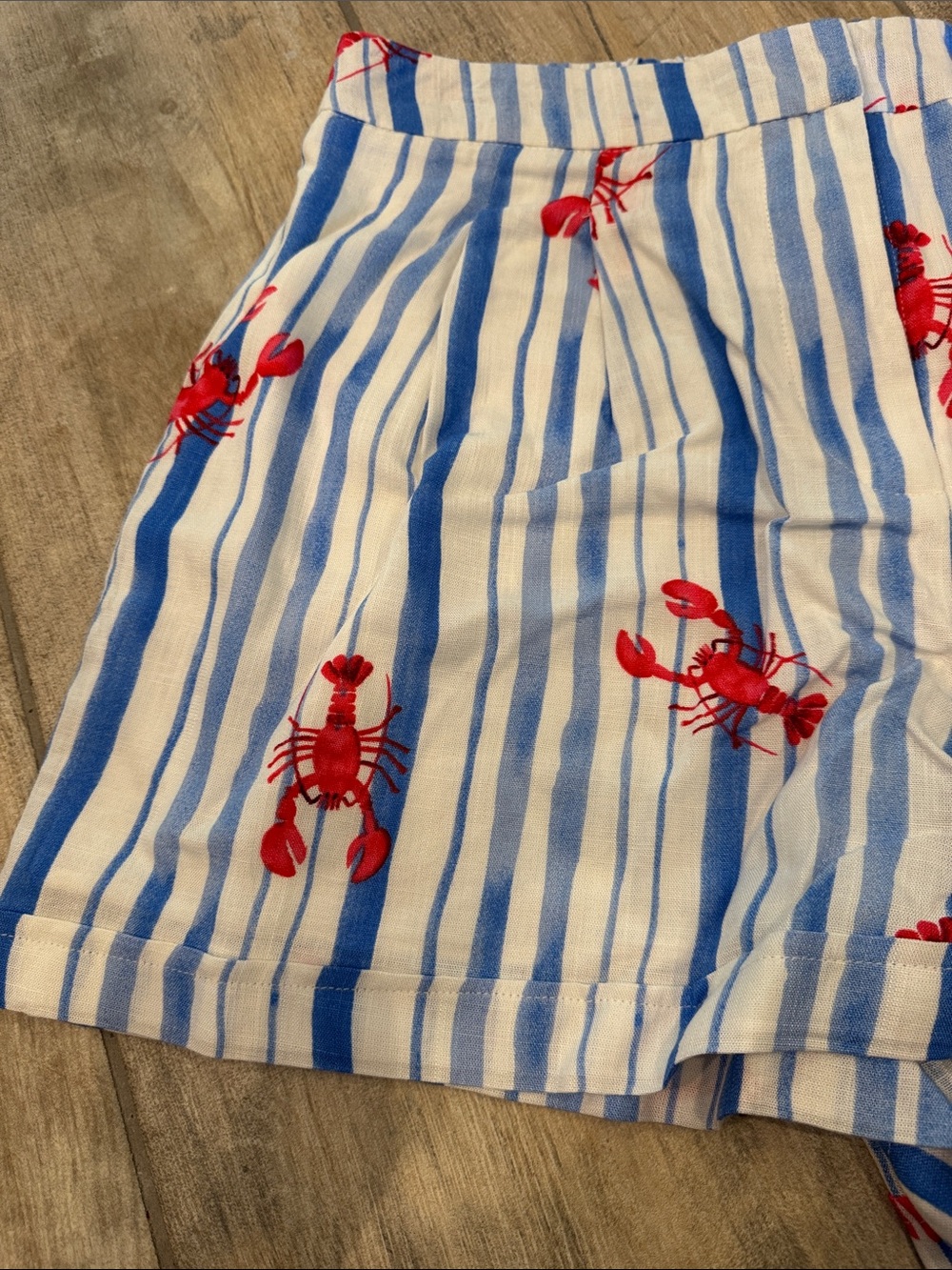 Striped Blue & White Lobster Print Women’s Shorts - size Large - Picture 4 of 8